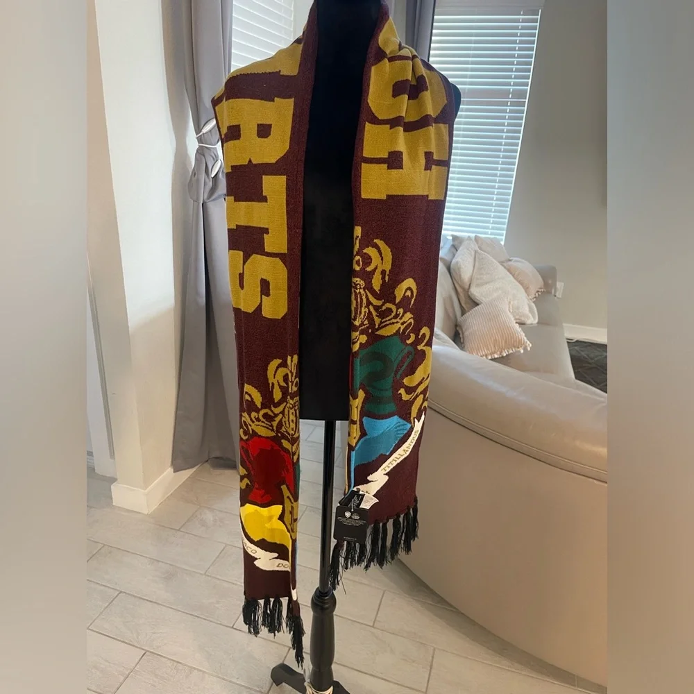 NWT Harry Potter Hogwarts scarf